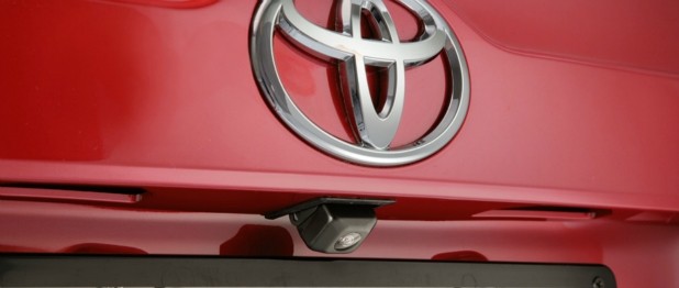 TOYOTA SIENNA OEM Integrated Backup Camera System - Image 3